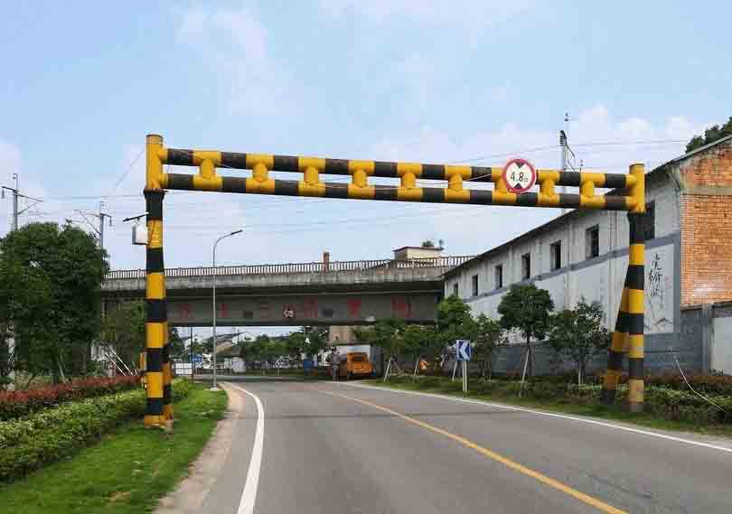 甘肃铁路限高架